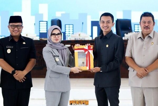 Bupati Pesawaran Sampaikan LKPJ Tahun Anggaran 2025 dalam Rapat Paripurna DPRD