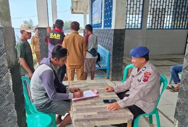 Satpolairud Polres Kebumen Gelar Cek Kesehatan Berlayar bagi Nelayan di TPI Logending