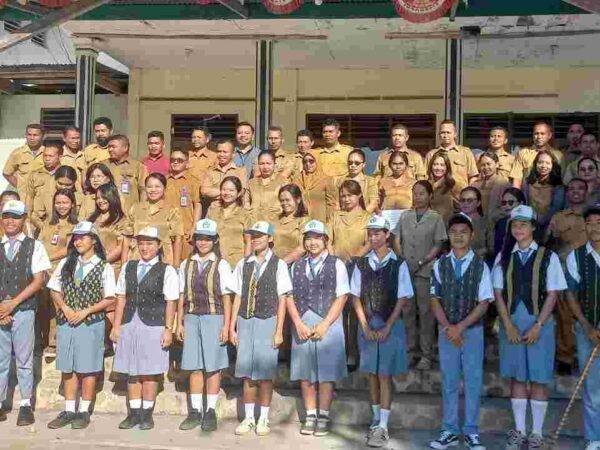 Lantik Pengurus OSIS Baru, Kepala SMAS St.Gregorius Reo: Esensi Organisasi Bukan Pada Jabatan Tapi Integritas Diri