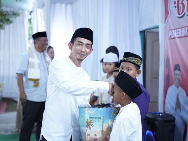 Buka Bersama Anggota DPRD Victorius Beni Wibisono Ajak masyarakat perkuat Kebersamaan