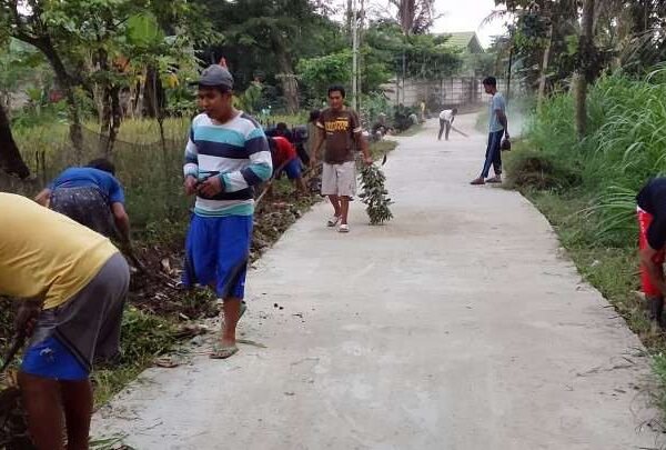 Minggu Pagi, Warga Bagelen Gotong Royong Bersihkan Lingkungan