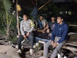 Wujudkan Keamanan Lingkungan, Bhabinkamtibmas Polsek Pangkalan Berandan Aktifkan Satkamling