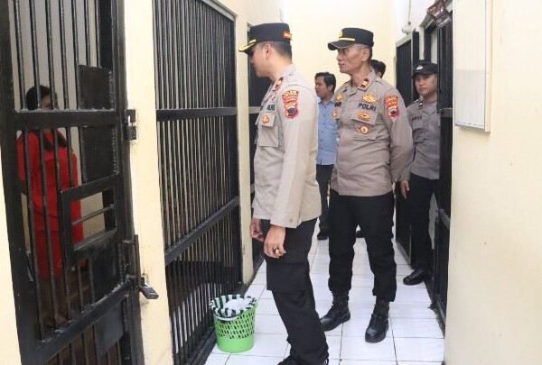 Wakapolres Kebumen Cek Kondisi Tahanan, Seluruhnya di Laporkan Sehat