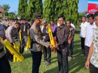 Rangkul Elemen Warga, Polres Way Kanan Gelar Apel Sabuk Kamtibmas dan Bagikan Kentongan 