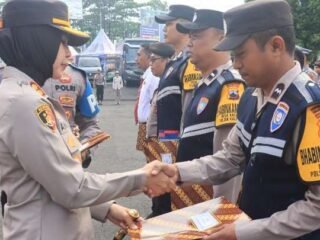 Apel Jam Pimpinan, Polres Purbalingga Beri Penghargaan 23 Personel Berprestasi