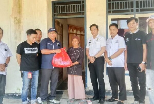 IWO Lampung Timur Kembali Berbagi, Kali ini, 30 Dhuafa Terima Paket Sembako