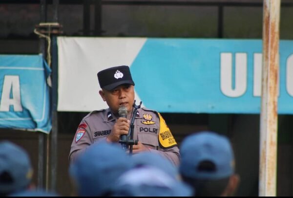 Jadi Pembina Apel di SMAN 1 Bukateja, Bhabinkamtibmas Sampaikan Pesan Penting