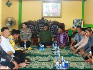 Kapolres Lampung Timur Ngobrol Bareng Warga Jabung, Perkuat Sinergi Jaga Kamtibmas