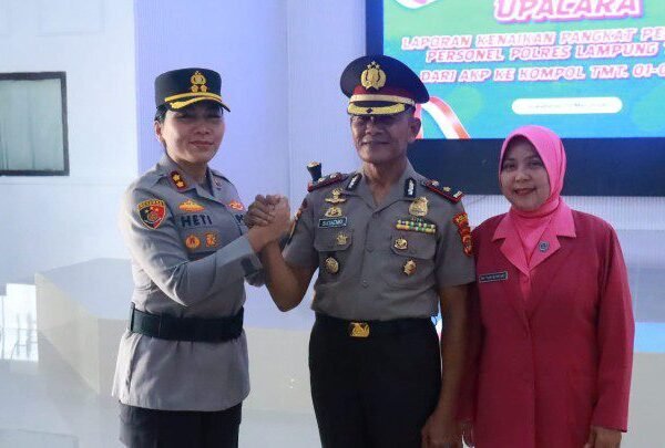 Kapolres Lampung Timur Pimpin Upacara Kenaikan Pangkat, Kasat Samapta Suyatmo Naik Pangkat Jadi Kompol
