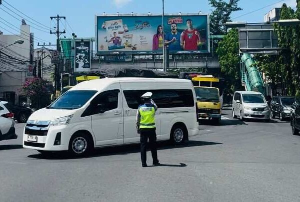Pelayanan Humanis Polda Jateng Warnai Pergerakan Mahasiswa dan Buruh di Kawasan Gayamsari