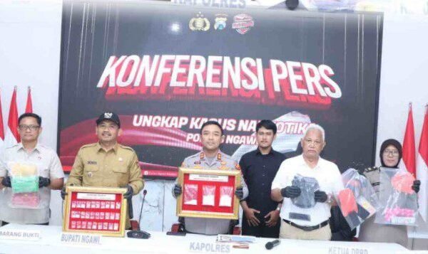Bekuk 2 Pengedar Narkoba, Polres Ngawi Sita 223,842 Gram Sabu