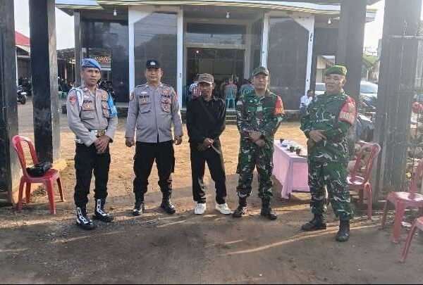 Jaga Toleransi Beragama, Babinsa Kodim 0429/Lamtim Gelar Pengamanan Ibadah Isa Al Masih