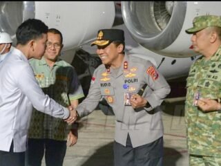 Kapolda NTT Sambut Kedatangan Wakil Presiden RI di Bandara EL Tari