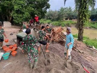 Kebersamaan TNI dan Rakyat Saling Menguatkan untuk Putus Keterisolasian