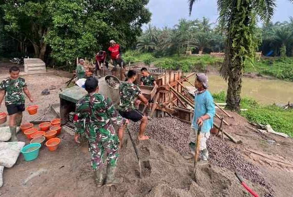 Kebersamaan TNI dan Rakyat Saling Menguatkan untuk Putus Keterisolasian