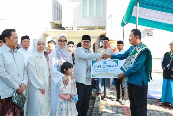 Pilar Ikut Sembelih Hewan Kurban, Ajak Warga Tangsel Perkuat Kepedulian Sosial