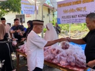 Idul Adha 1447 H, Polres Way Kanan Salurkan Daging Kurban ke Warga
