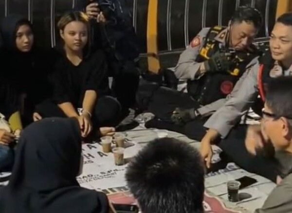 Pimpin Patroli Malam, Kapolres Metro Depok Ajak Generasi Muda Jauhi Kenakalan Remaja
