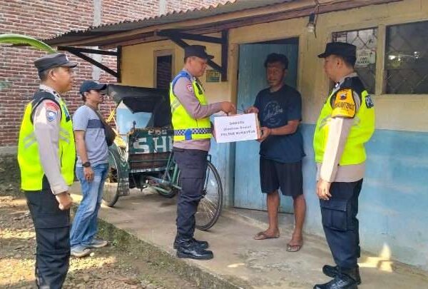 Polsek Bukateja Kembali Salurkan Bantuan Sembako, Kali Ini Untuk Tukang Becak