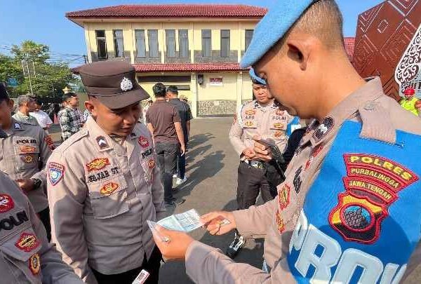 Propam Polres Purbalingga Periksa Ketertiban dan Disiplin Personel