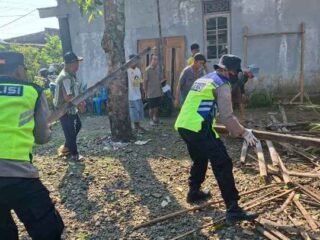 Wujud Kepedulian di Hari Bhayangkara ke-80, Polsek Bojongsari Rehab Rumah Warga