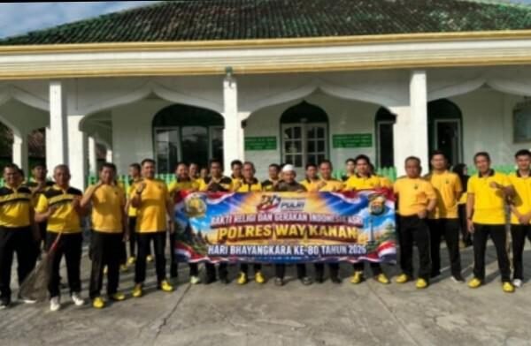 Semarak Hari Bhayangkara ke-80, Polres Way Kanan dan Jajaran Gelar Bakti Sosial Religi dan Indonesia Asri   
