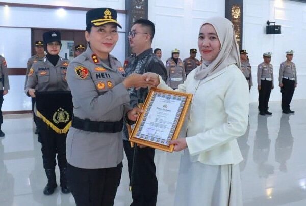 Aksi Heroik Pasutri di Jalintim Berbuah Penghargaan, Kapolres Lampung Timur Beri Apresiasi Khusus