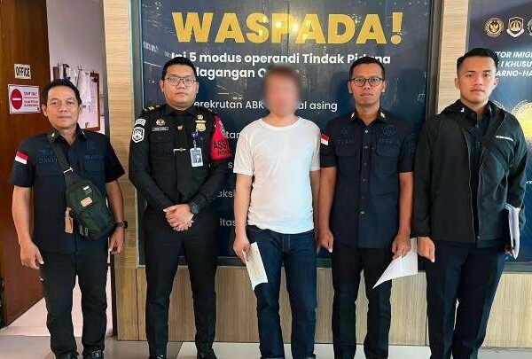Tegas Tegakkan Hukum, Imigrasi Cilacap Deportasi Dua WNA Eks Narapidana Nusakambangan