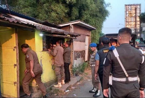 Satpol PP Tangerang Selatan Sita 1.617 Botol Minuman Beralkohol dalam Operasi Penegakan Perda