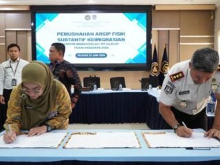 Wujudkan Tertib Administrasi, Imigrasi Cilacap Musnahkan Ribuan Berkas Arsip Paspor Tahun 2019