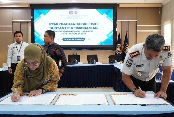 Wujudkan Tertib Administrasi, Imigrasi Cilacap Musnahkan Ribuan Berkas Arsip Paspor Tahun 2019
