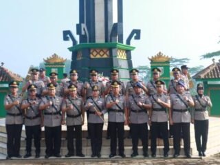 Hari Bhayangkara ke-80, Polres Lampung Timur Gelar Upacara Ziarah Makam