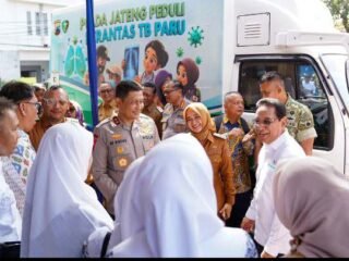 Kapolda Jateng Pimpin Puncak Bakti Kesehatan Hari Bhayangkara ke-80 di Tegal, Hampir Seribu Warga Nikmati Layanan Gratis