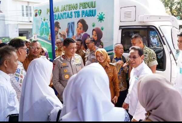 Kapolda Jateng Pimpin Puncak Bakti Kesehatan Hari Bhayangkara ke-80 di Tegal, Hampir Seribu Warga Nikmati Layanan Gratis