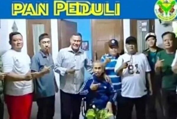 Yayang Bachtiar Anggota DPRD Tangsel Serahkan Bantuan Kursi Roda untuk Warga, Wujud Kepedulian Kepada Masyarakat