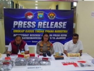 Polda Kepri Bongkar 10 Kasus Narkotika Hingga Gagalkan Peredaran 902 Vape dan 795 Gram Sabu dari Malaysia