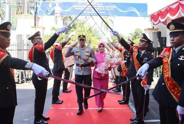 Farewell dan Welcome Parade Tandai Estafet Kepemimpinan di Polresta Cilacap