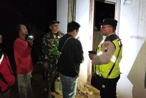 Diduga Korsleting Listrik, Rumah Warga di Buayan Kebumen Terbakar