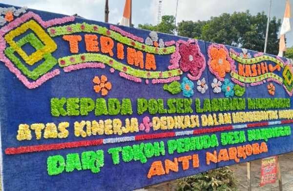 Papan Bunga Berdatangan di Polsek Labuhan Maringgai, Apresiasi Ungkap Kasus 6 Pelaku Narkoba
