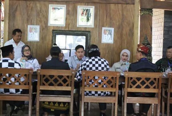 Singgah di Randu Mas, Wapres Gibran Apresiasi Pegiat Budaya dan Dorong Pelestarian Jati Diri Bangsa