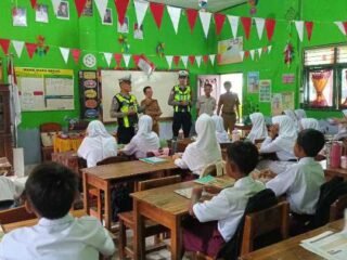 Polantas Karib Polres Lampung Timur Tanamkan Tertib Lalu Lintas dan Stop Bullying