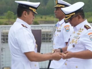 Sertijab Komandan KRI Teluk Weda-526, Wujud Regenerasi Kepemimpinan dan Penguatan Kesiapan Operasional