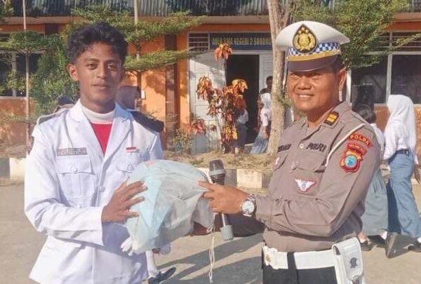 Ditlantas Polda PBD Tanamkan Disiplin dan Kesadaran Tertib Lalu Lintas ke Pelajar Melalui Upacara Bendera