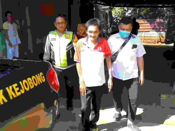 Polsek Kejobong Evakuasi ODGJ Mengamuk di Desa Langgar
