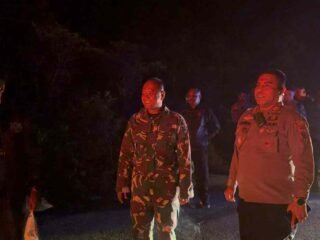 Polres Maybrat Bersama Kodim 1809/Maybrat dan BNPB Sorong Selatan Bergerak Cepat Tangani Karhutla di Kampung Athabu