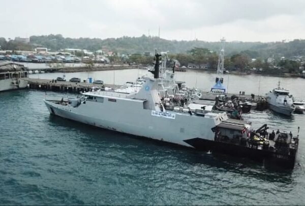 Dari Sorong, Kapal Perang TNI AL Angkut Bantuan Korban Terdampak Gempa NTT