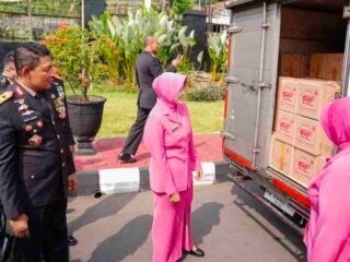 Bergerak Untuk NTT, Polda Jateng Kirim 10 Truk Bantuan dan Tim Medis di Hari Kemerdekaan