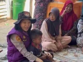 Dua Hari Temani Warga Manggarai Barat, Tim Trauma Healing Polda Jateng Bantu Pulihkan Kekuatan Psikologis Warga Terdampak Gempa
