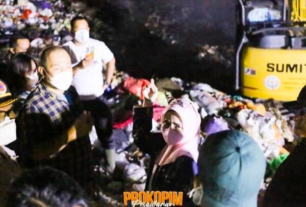 Percepat Pemadaman Kebakaran TPA Taman Sari, Bupati Nanda Instruksikan Penanganan Cepat Lintas Sektor