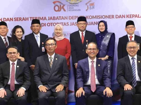 OJK Lantik 7 Pejabat Baru untuk Pengawasan Sektor Keuangan